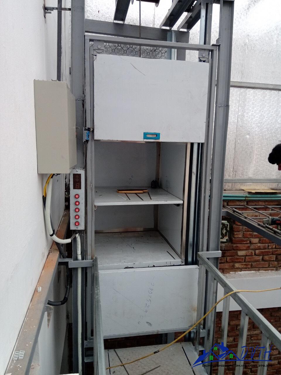 thang nâng hàng tại Lâm Đồng